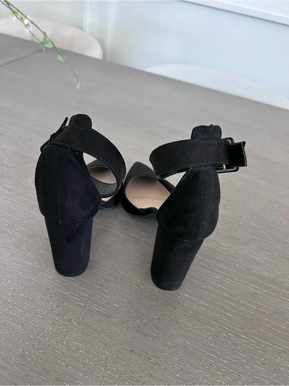 Lulus sleek black